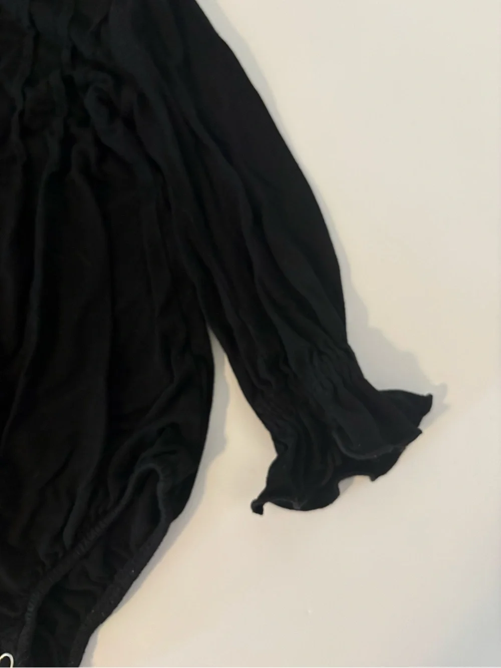 kate quinn Black Long-Sleeve Baby Bodysuit Ruffle Sleeves 12-18months
